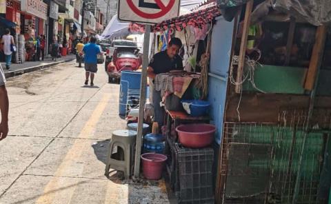 Recorrido por calle Hidalgo por invasión de espacios