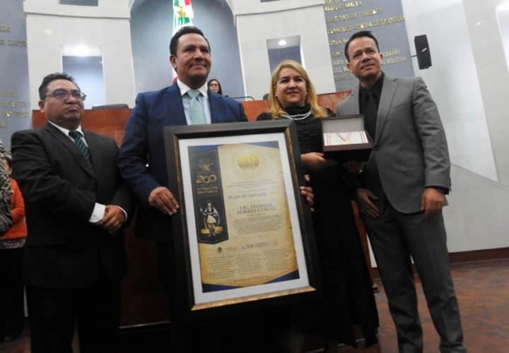 Rindieron homenaje a Teófilo Torres Corzo