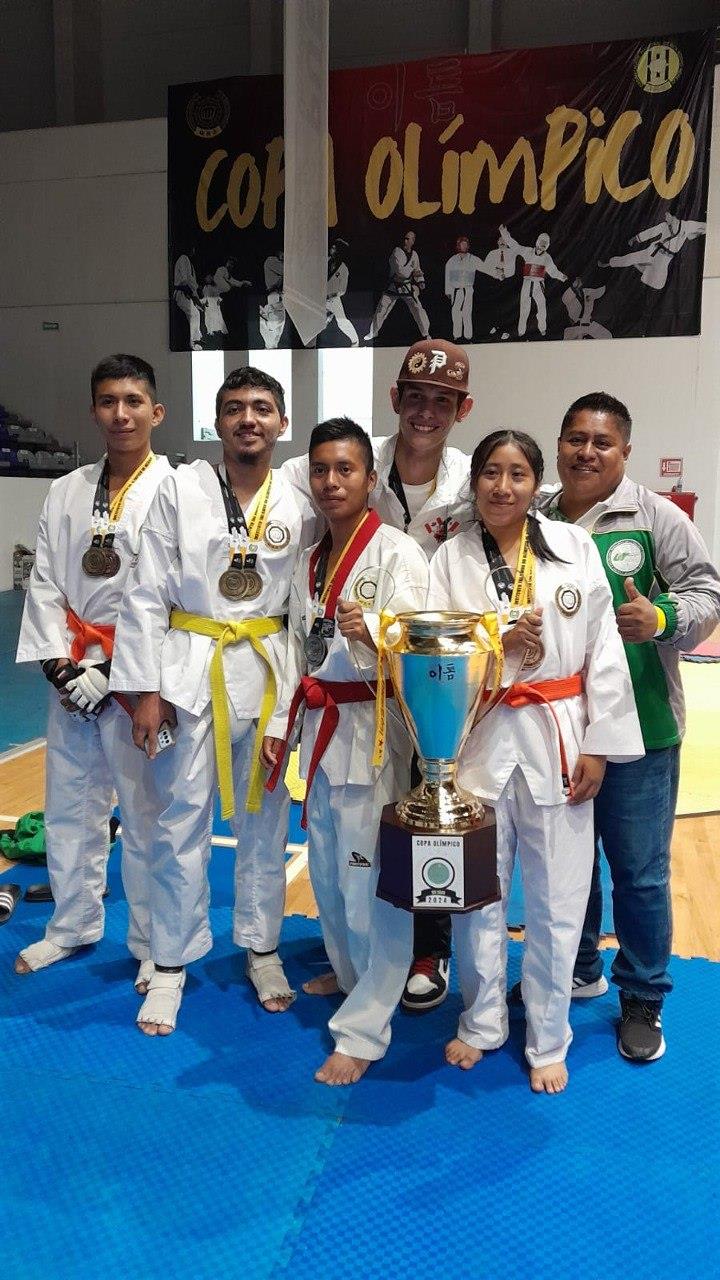 Destacan estudiantes de la UTHH en campeonato nacional deportivo