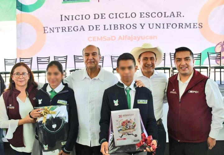 Uniformes escolares y libros de texto gratuitos como beneficio a estudiantes hidalguenses