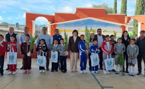 Arranca en escuelas de Hidalgo el programa "Regresa a clases con un árbol 2024"