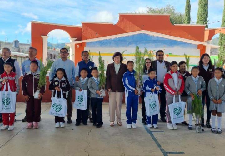 Arranca en escuelas de Hidalgo el programa "Regresa a clases con un árbol 2024"