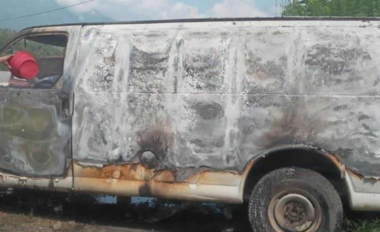 Ardió camioneta en Chimalaco