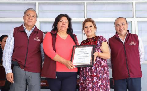 Entrega de reconocimientos en el Cereso Pachuca por el proyecto "Esferas de Vida"