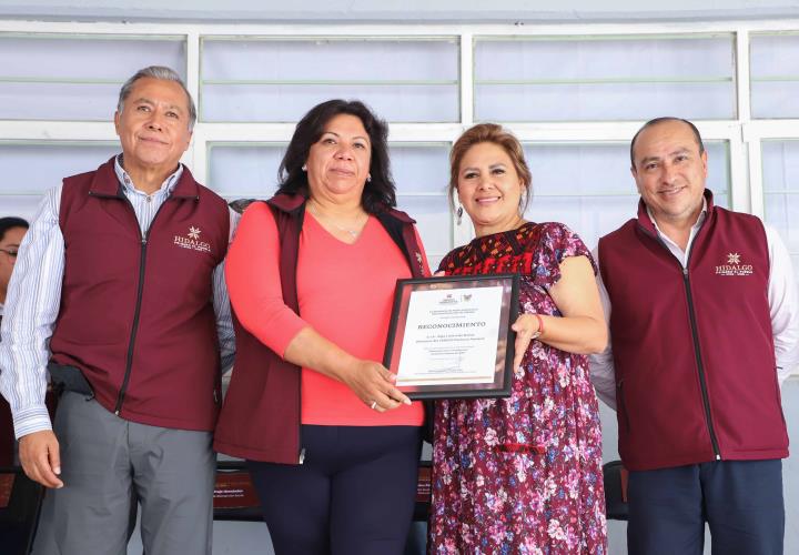 Entrega de reconocimientos en el Cereso Pachuca por el proyecto "Esferas de Vida"