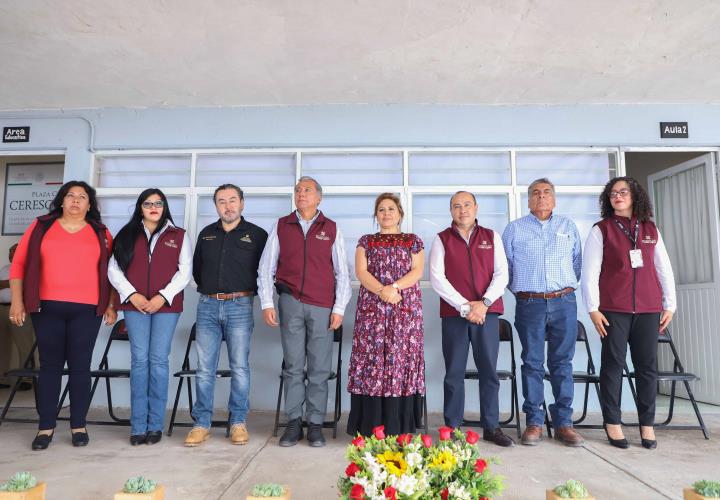 Entrega de reconocimientos en el Cereso Pachuca por el proyecto "Esferas de Vida"