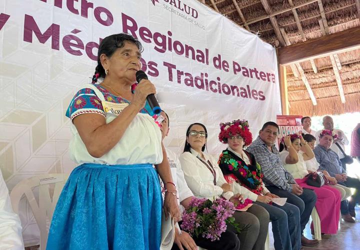 Imparten taller con enfoque intercultural a parteras y médicos tradicionales