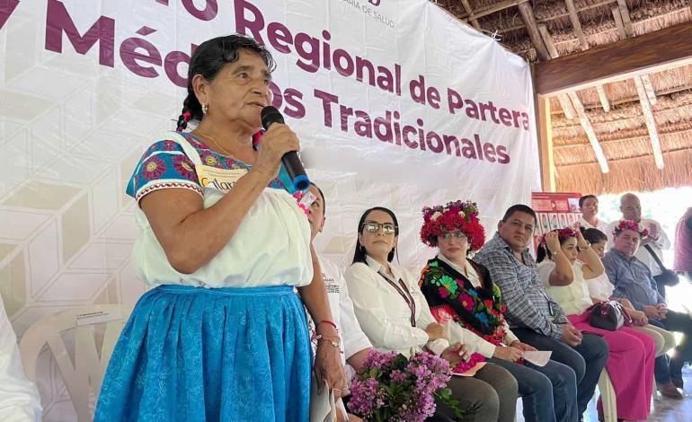 Imparten taller con enfoque intercultural a parteras y médicos tradicionales