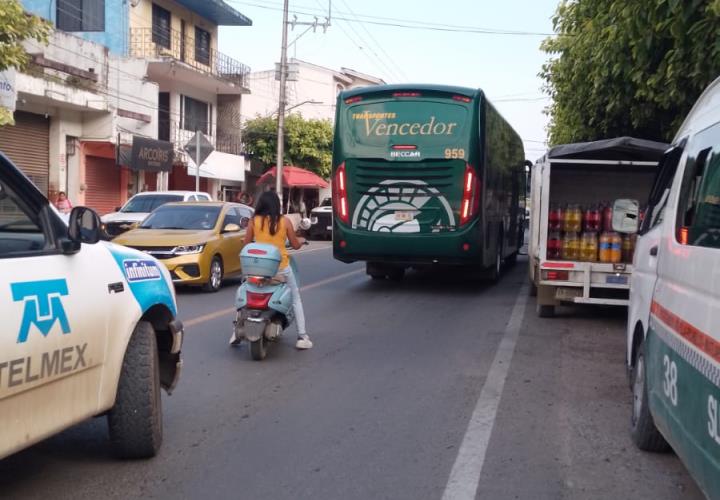 No respetan espacios de autobuses