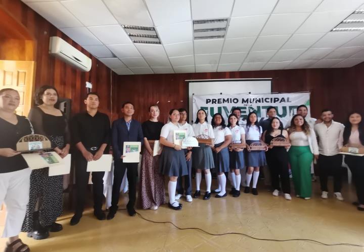 Reconocieron con Premio Municipal de la Juventud a talentosos jóvenes