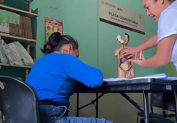 En Hidalgo, mil 214 personas adultas mayores concluyeron algún nivel de educación básica o se alfabetizaron