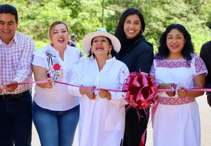 Inauguran Arco de Bienvenida de la Región Otomí-Tepehua