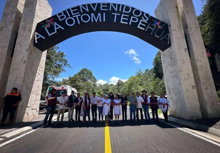 Inauguran Arco de Bienvenida de la Región Otomí-Tepehua