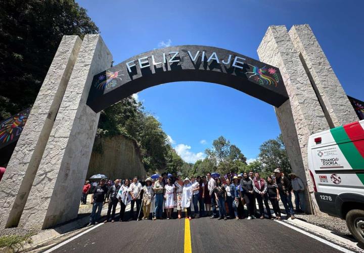 Inauguran Arco de Bienvenida de la Región Otomí-Tepehua