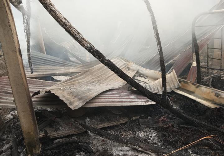 Arde vivienda en Ahuehueyo Ixteamel