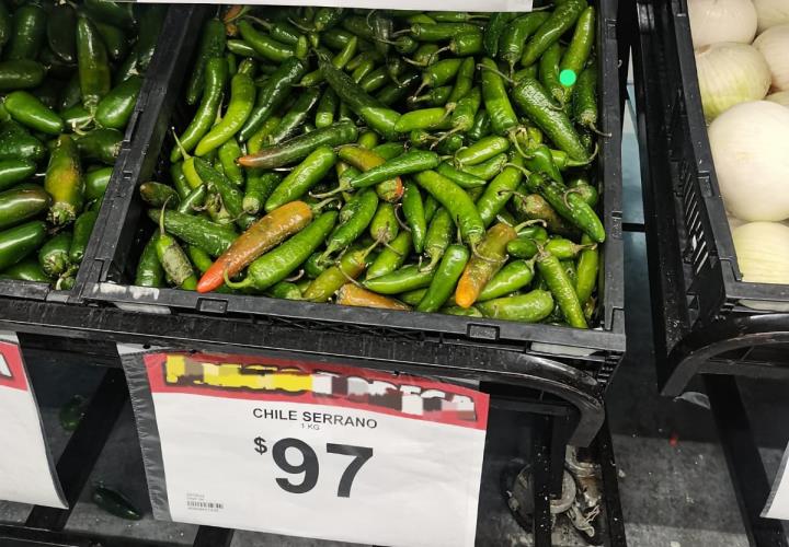 Repunta precio de chile serrano hasta 97 y 102 el kilo