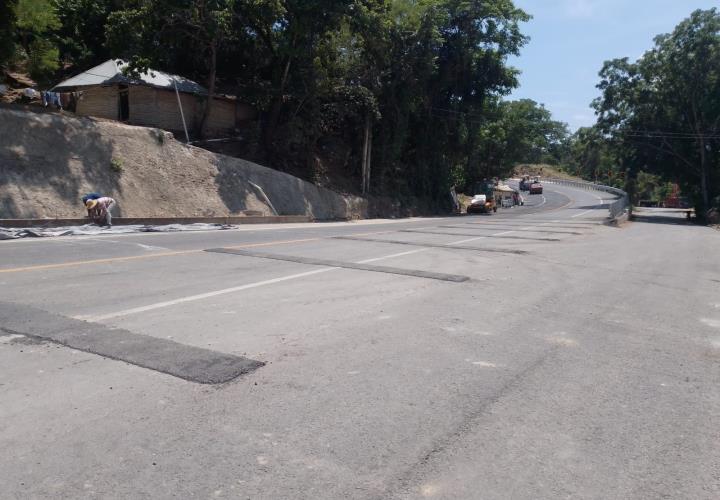 Topes en la supercarretera Valles-Tamazunchale generan polémica