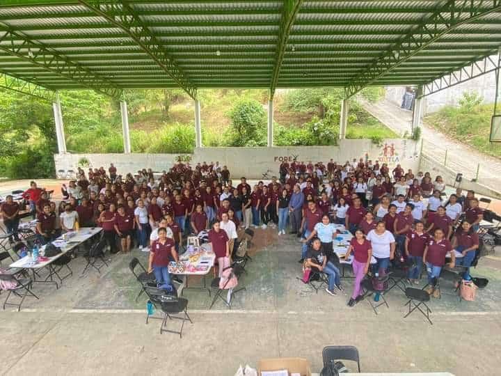 Celebraron Día del Trabajador del INEA