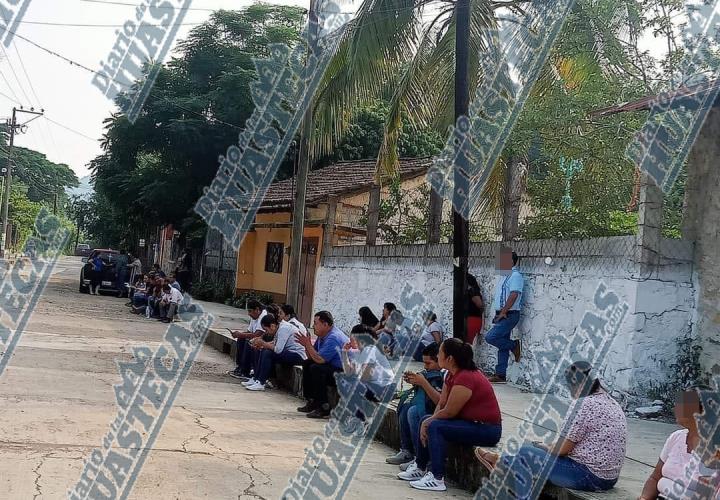 Exigen la destitución de directora de secundaria