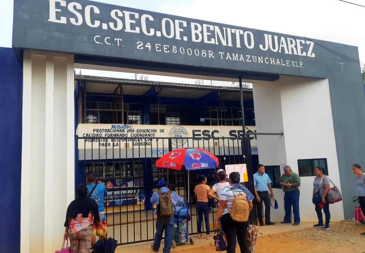 Planean manifestación por falta de maestros en la Benito Juárez