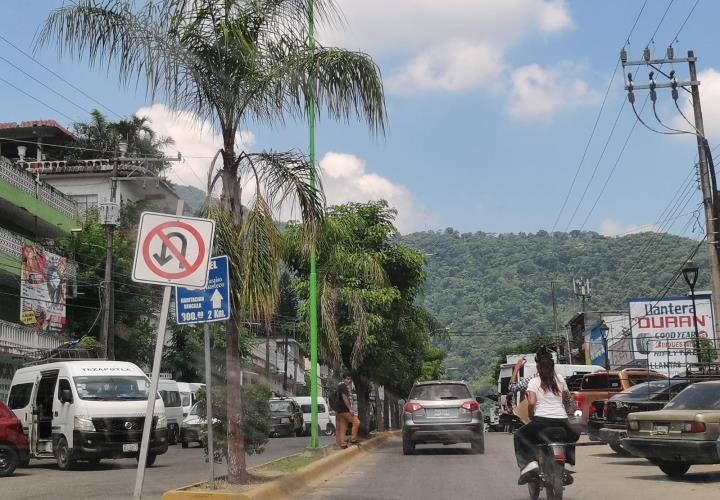 Exceso de pasajeros en moto será causa de sanción