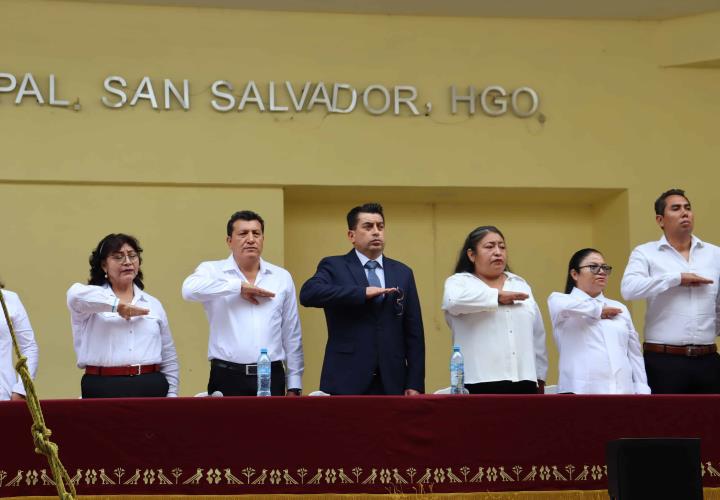 Acude titular de Sebiso a toma de protesta del alcalde de San Salvador