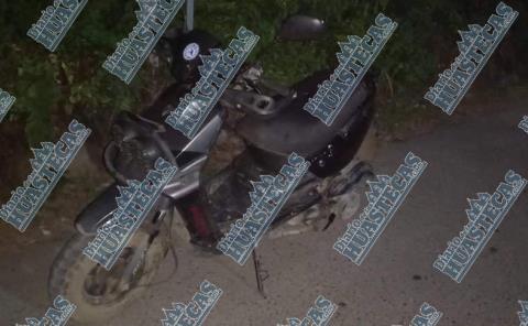 Enfermo mental arrastró una motocicleta
