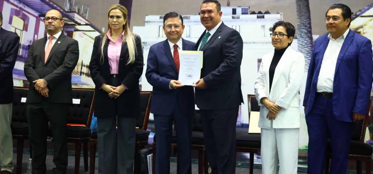 Reconocimiento especial recibió alcalde Arnulfo U.