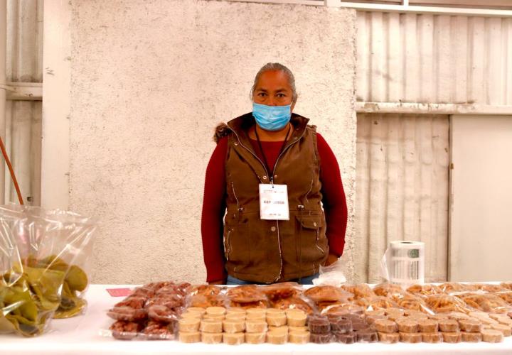 Prestadores de servicio, presentes en el Segundo Informe de Gobierno