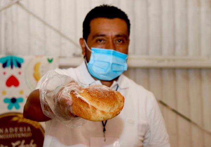 Prestadores de servicio, presentes en el Segundo Informe de Gobierno