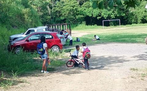 Otra manifestación en primaria por falta de docentes