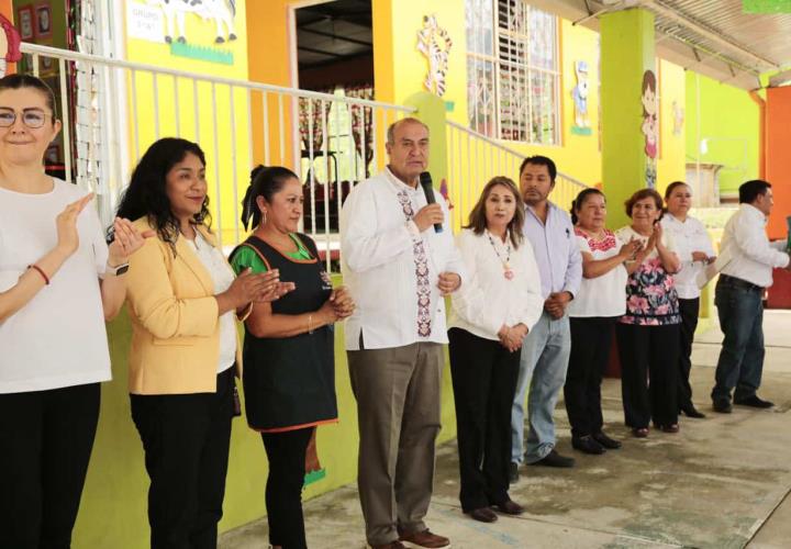 Titular de la SEPH realizó gira de trabajo por escuelas de San Bartolo Tutotepec