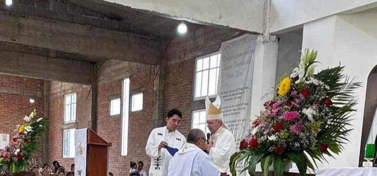 Arzobispo presentó a nuevo sacerdote en Cofradía Grande