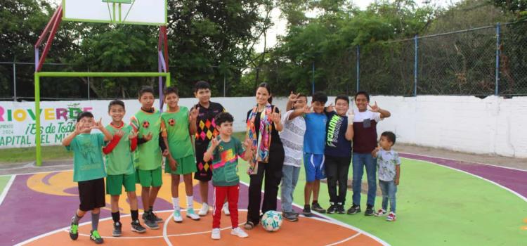 SMDIF rehabilitó cancha y jardín 