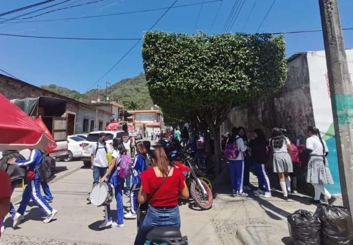 Docentes no cumplen horarios de clase en secundaria