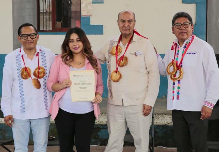 Natividad Castrejón escuchó al sector educativo de Huehuetla