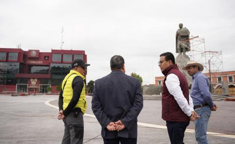 Supervisan avances en la remodelación de la Plaza Juárez