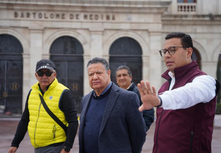 Supervisan avances en la remodelación de la Plaza Juárez