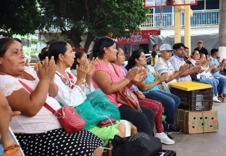 Entregó Saderh importantes apoyos en Alfajayucan, Jacala y Pisaflores