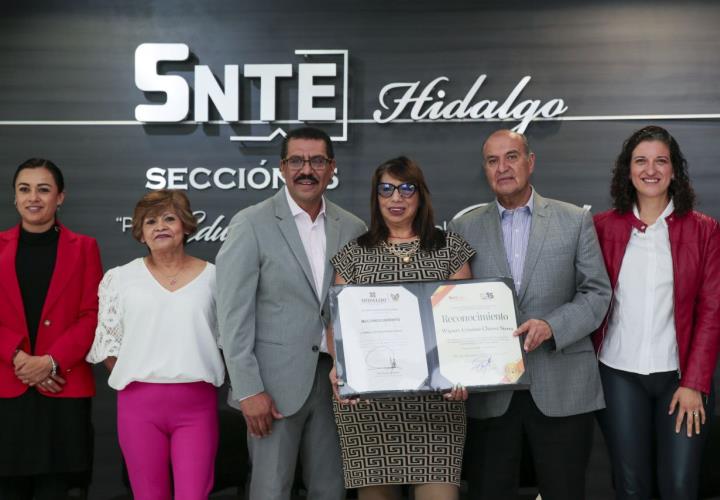 SEPH y SNTE reconocen a docentes con funciones administrativas con 25, 30 y 40 años de servicio