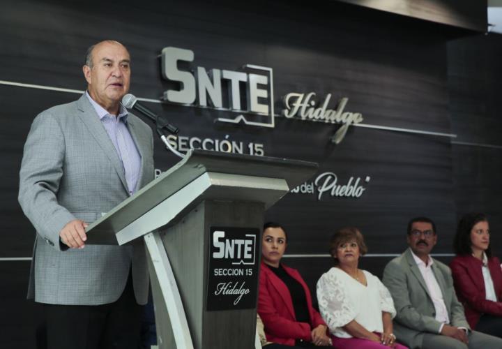 SEPH y SNTE reconocen a docentes con funciones administrativas con 25, 30 y 40 años de servicio