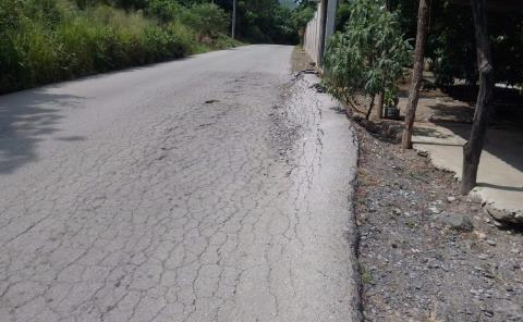 La carretera estatal se deteriora cada vez más