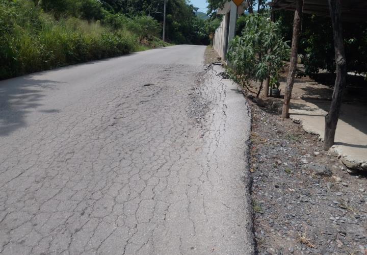 La carretera estatal se deteriora cada vez más