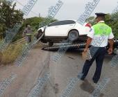 Auto se salió de la carretera 