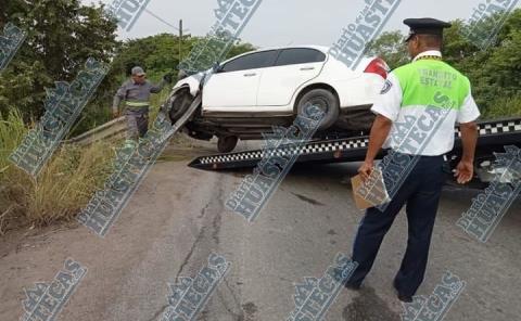 Auto se salió de la carretera 
