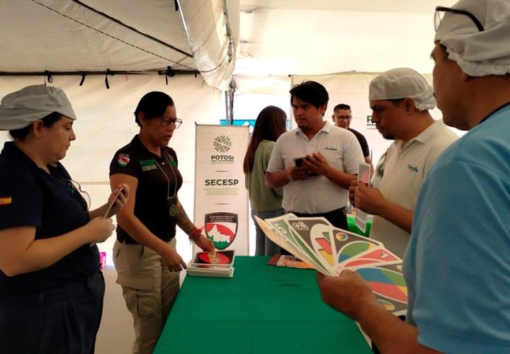 Enseñan autodefensa en la zona industrial