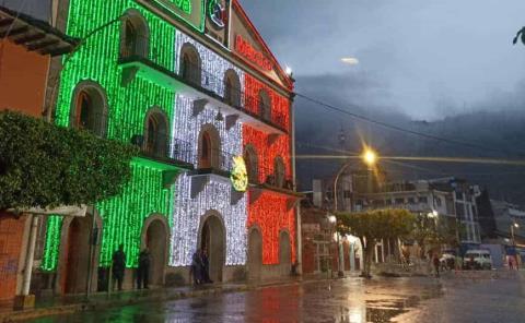 Reconocen labor de aseadores tras festividades patrias