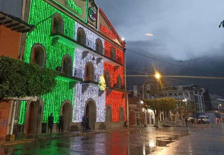 Reconocen labor de aseadores tras festividades patrias