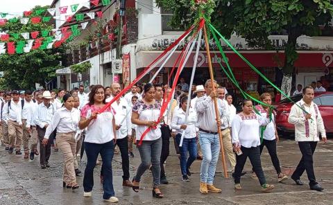 Edil presente en el desfile
