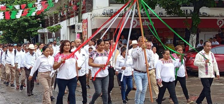 Edil presente en el desfile